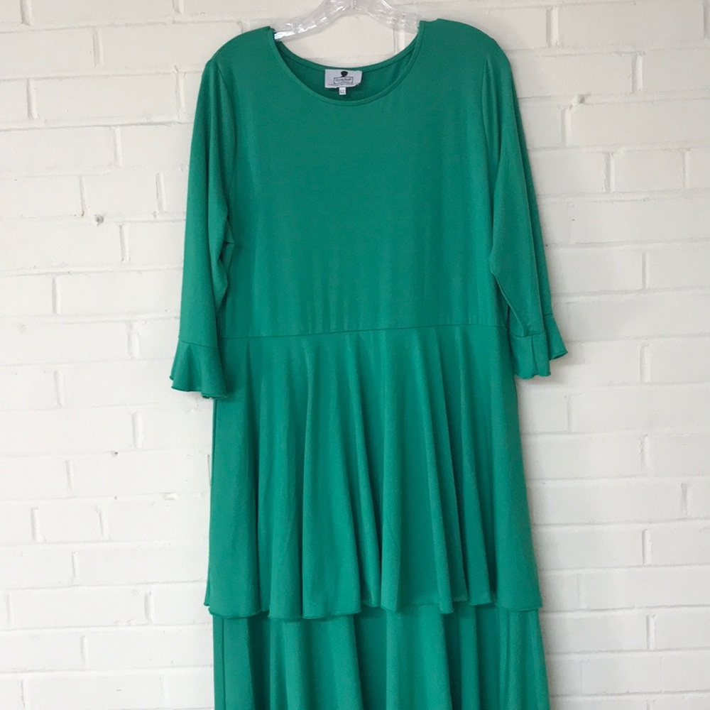 Beautiful super comfy modest dress. Size XL